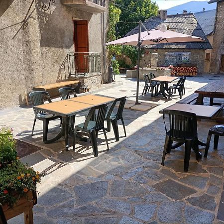Auberge L'Ecureuil Chateauneuf-d'Entraunes Exterior foto