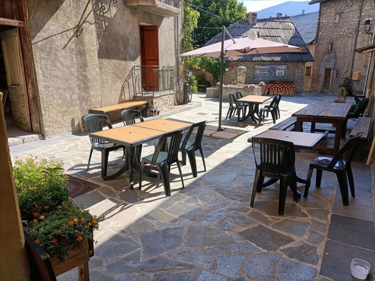 Auberge L'Ecureuil Chateauneuf-d'Entraunes Exterior foto